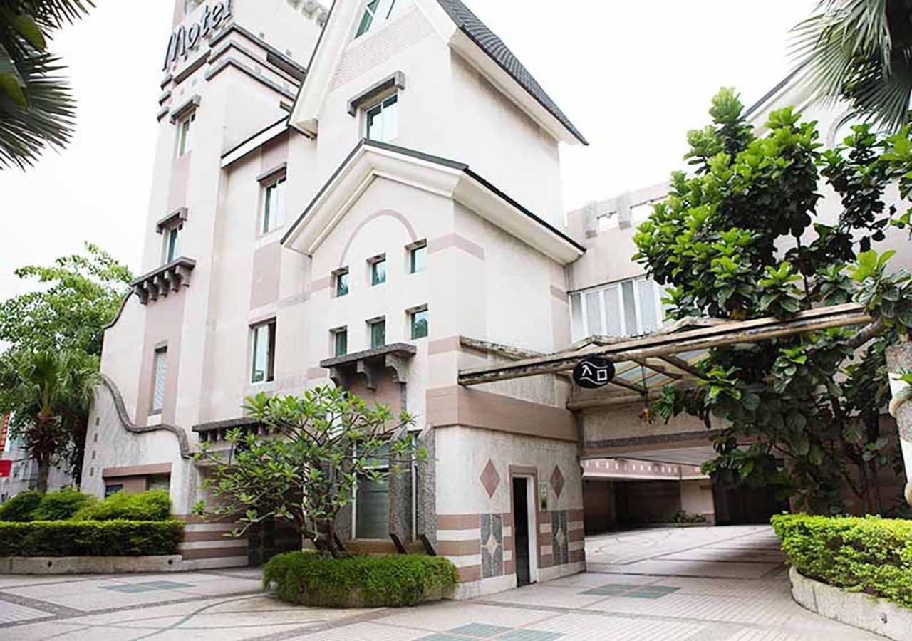 Royal Group Motel Chien Kuo Branch Kaohsiung Exterior foto