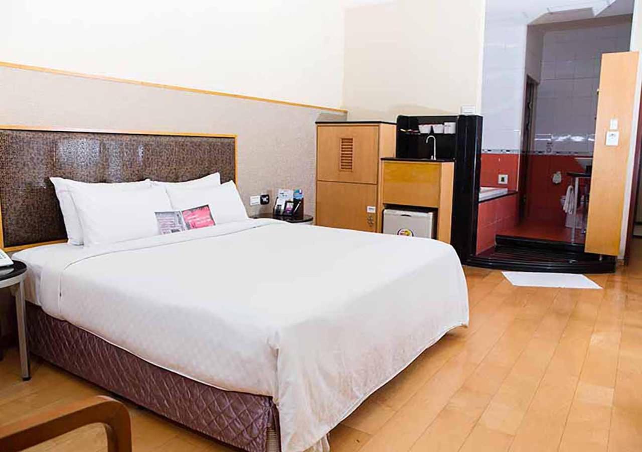 Royal Group Motel Chien Kuo Branch Kaohsiung Exterior foto